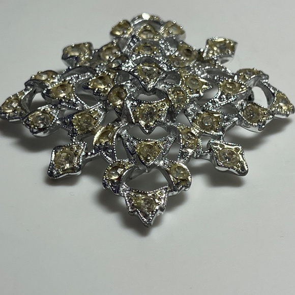 Sarah Coventry Snowflake Rhinestone Pin - Picture 4 of 6